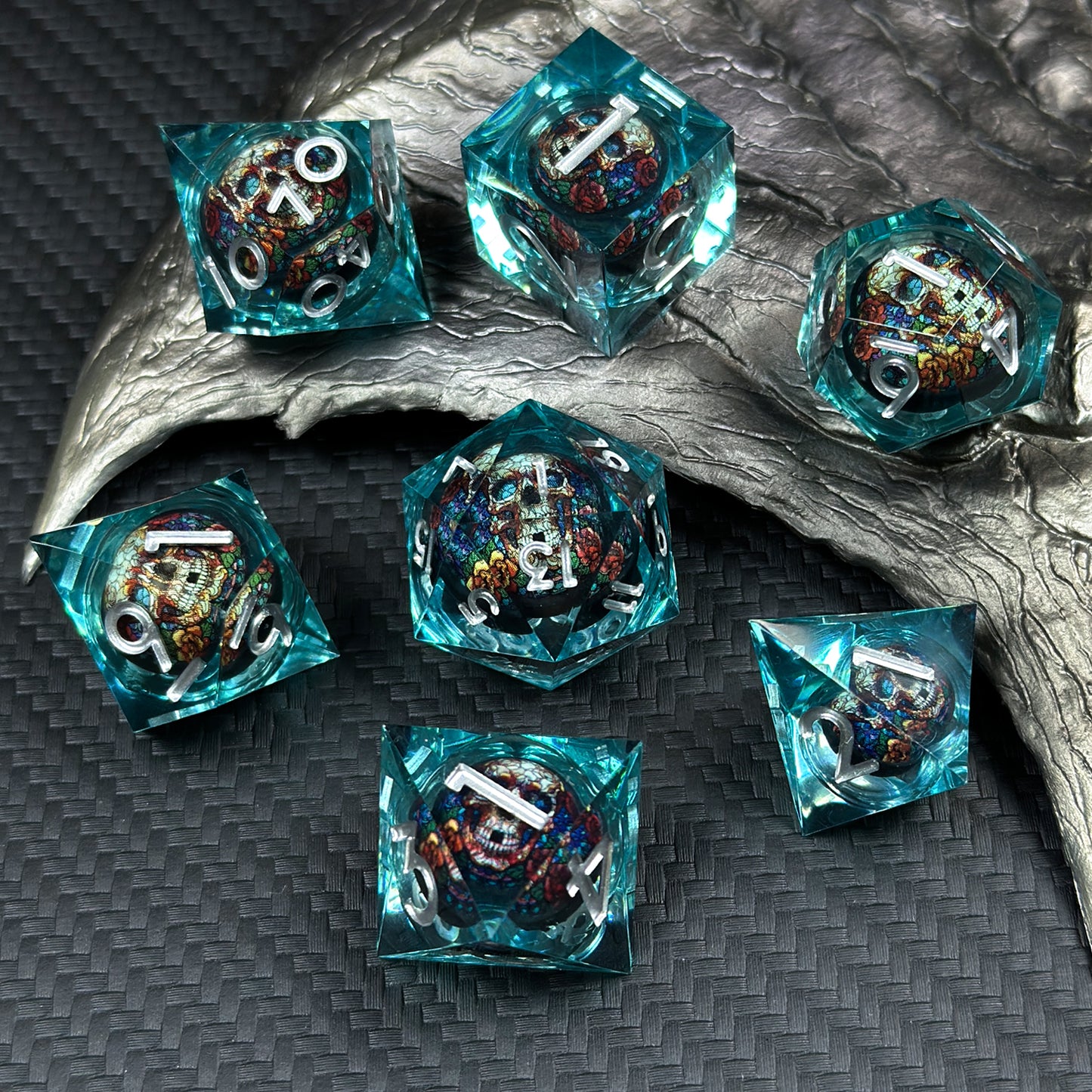 HAOMEJA Skeleton Stardust Resin Dice Set 7 PCS (Skull A & Blue)