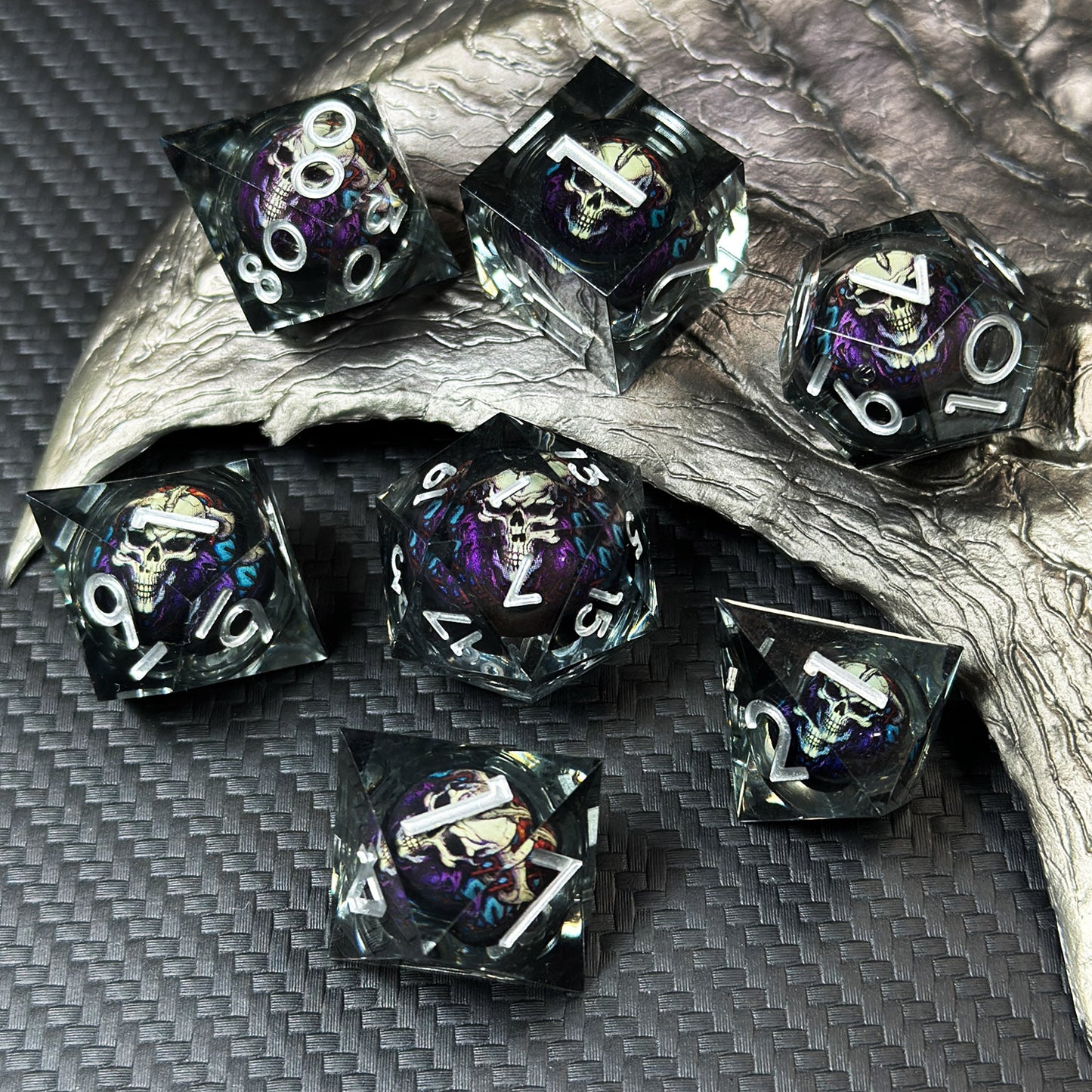 HAOMEJA Skeleton Stardust Resin Dice Set 7 PCS  (Skull B & Black)